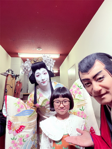 片岡愛之助、9歳・永尾柚乃の"しっかりぶり"に驚き 舞台裏オフショットで笑顔も「びっくりです」