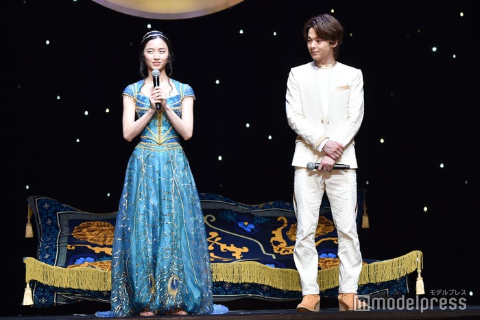 (左から)木下晴香、中村倫也(C)モデルプレス