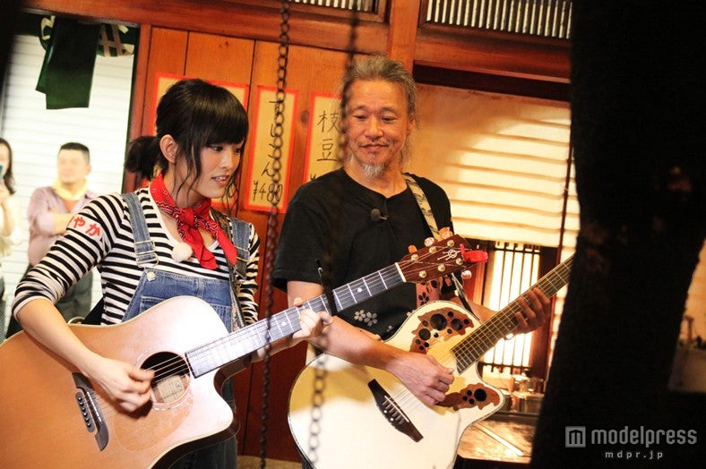 山本彩、露天商心詩／画像提供：関西テレビ