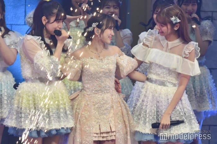 HKT48栗原紗英、矢吹奈子、山下エミリー「矢吹奈子 卒業コンサート〜未来への翼〜」(C)モデルプレス