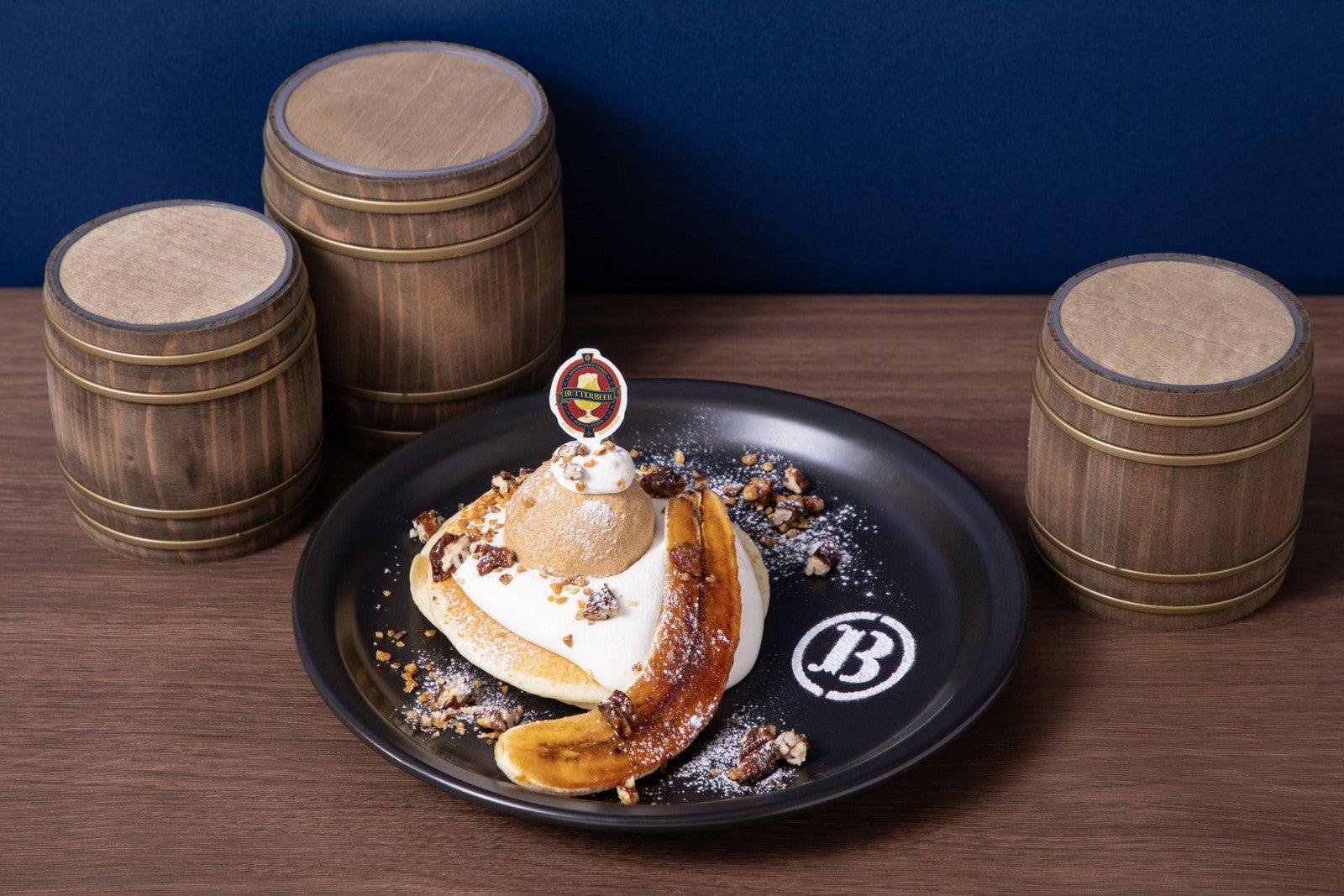 バタービール・フラッフィー パンケーキ　税込1,590円／All characters and elements （C） ＆ TM Warner Bros. Entertainment Inc. Publishing Rights （C） JKR. (s26)