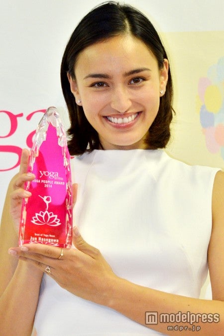 長谷川潤、ショーパンで美脚あらわに「前より引き締まった体になった」