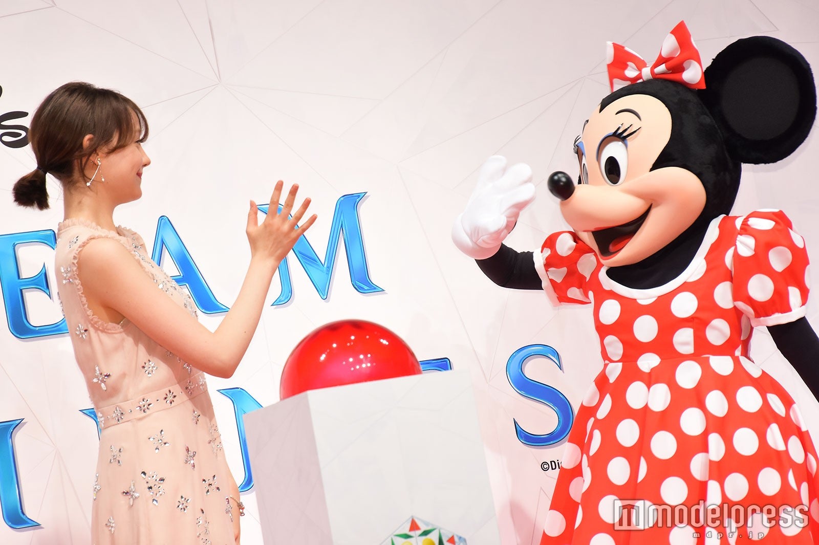 トリンドル玲奈、ミニーマウス （C）モデルプレス