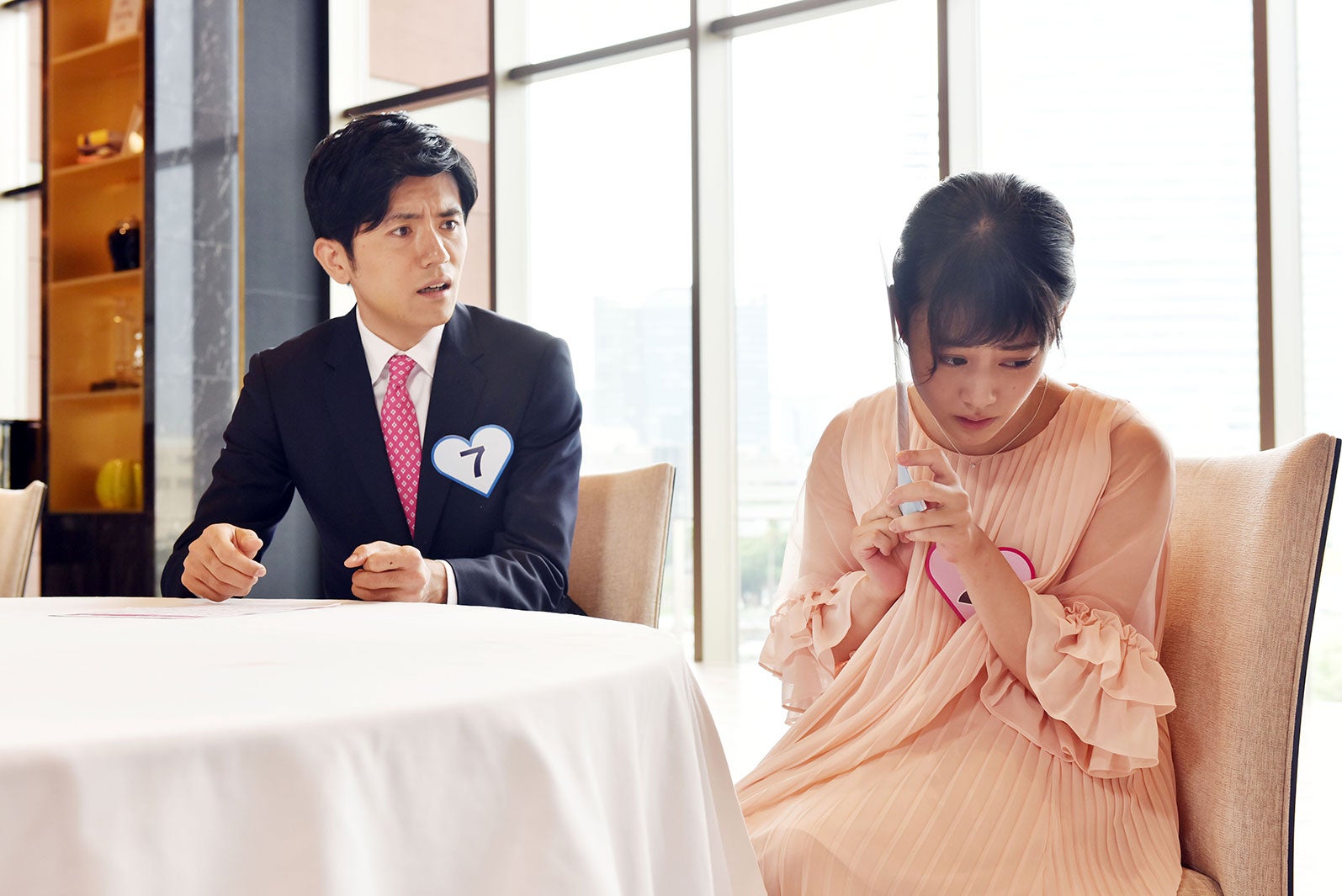 青木源太アナウンサー、高畑充希／「過保護のカホコ」第8話より（画像提供：日本テレビ）