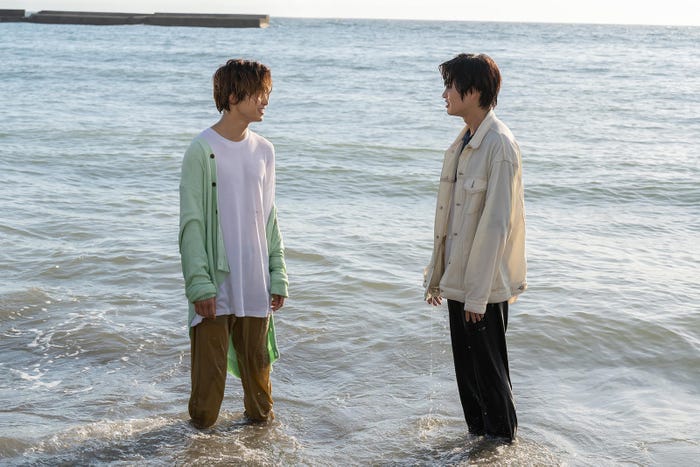 草川拓弥、西垣匠「みなと商事コインランドリー」最終話(C)缶爪さわ・椿ゆず/KADOKAWA/「みなと商事コインランドリー」製作委員会