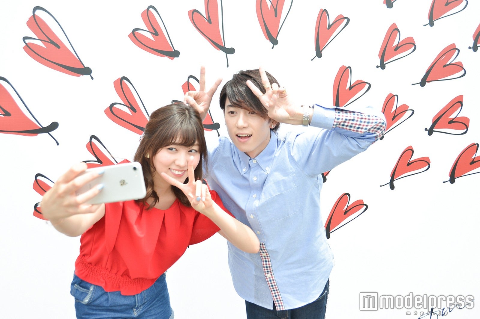 自撮りにも挑戦（C）モデルプレス