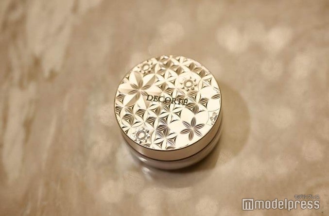 「コスメデコルテ / ルース パウダー 01」（C）モデルプレス