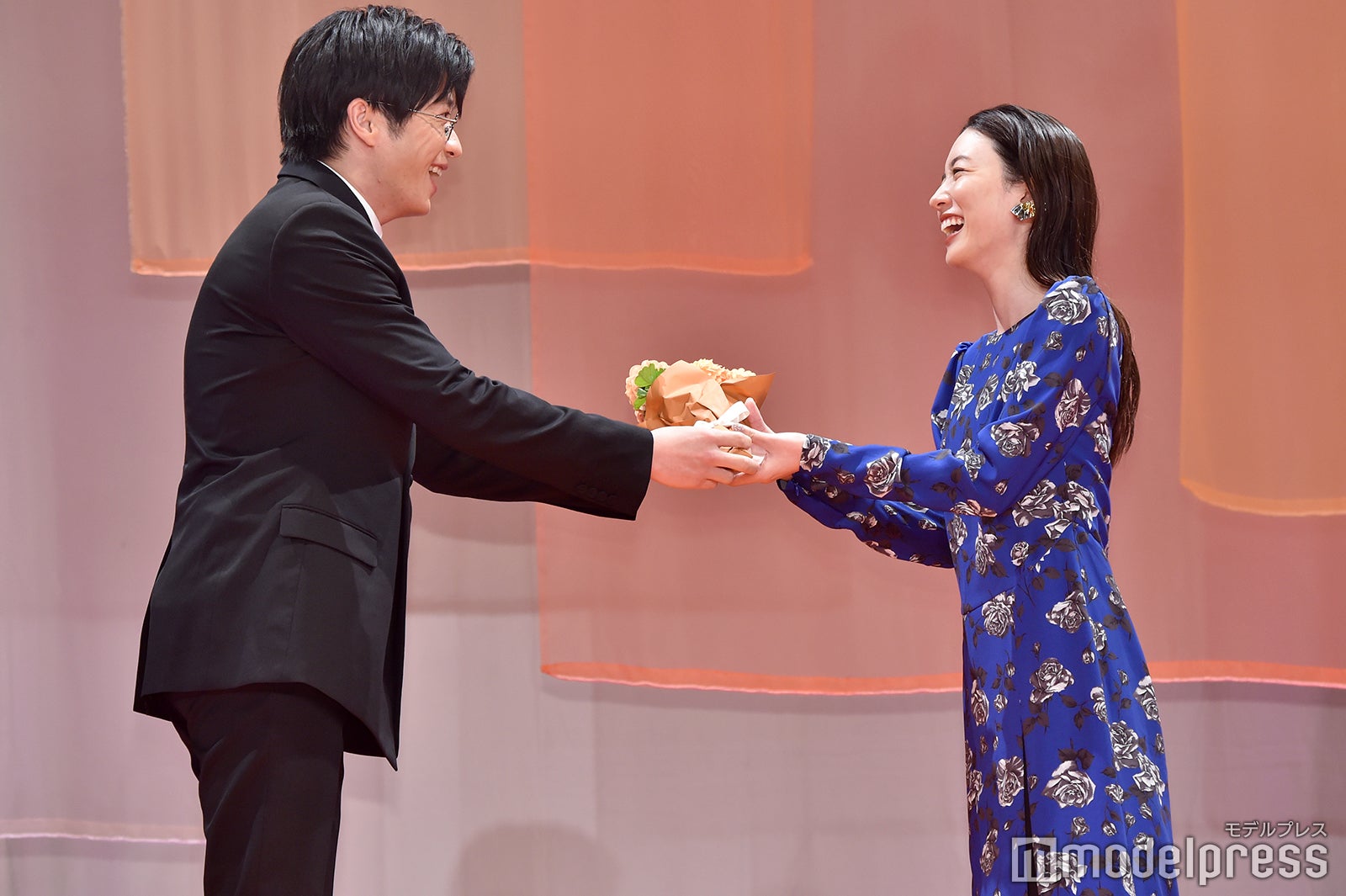 田中圭、永野芽郁 （C）モデルプレス