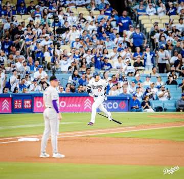 大谷翔平 300号メモリアル弾はエンゼルス時代の同僚から 打席入る前に笑顔で会釈→3球目をガツン ベテラン右腕は悔しげな表情