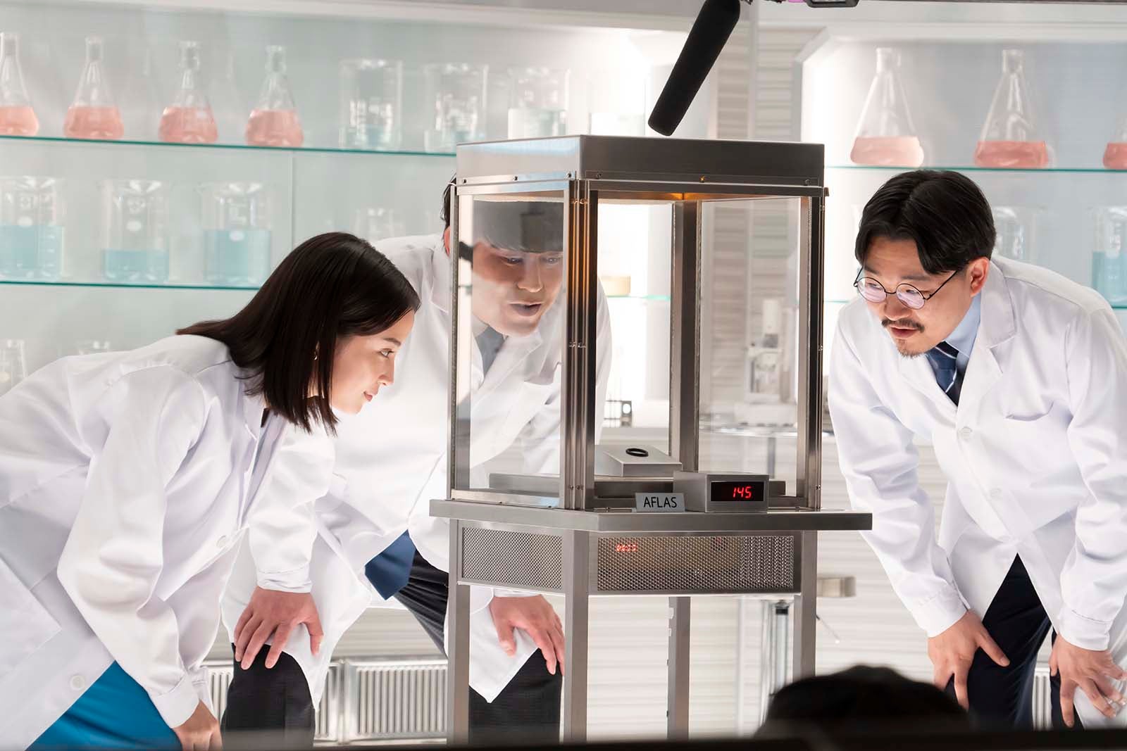 広瀬すず、畠中悠、伊藤俊介／「実験するぞ！AGC／宣言篇」「実験するぞ！AGC／AFLAS篇」より（提供写真）