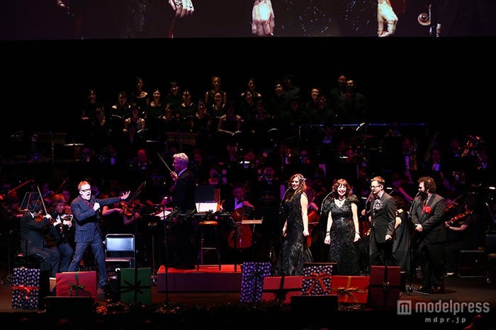 ノリノリで歌うダニー(C)清水隆行