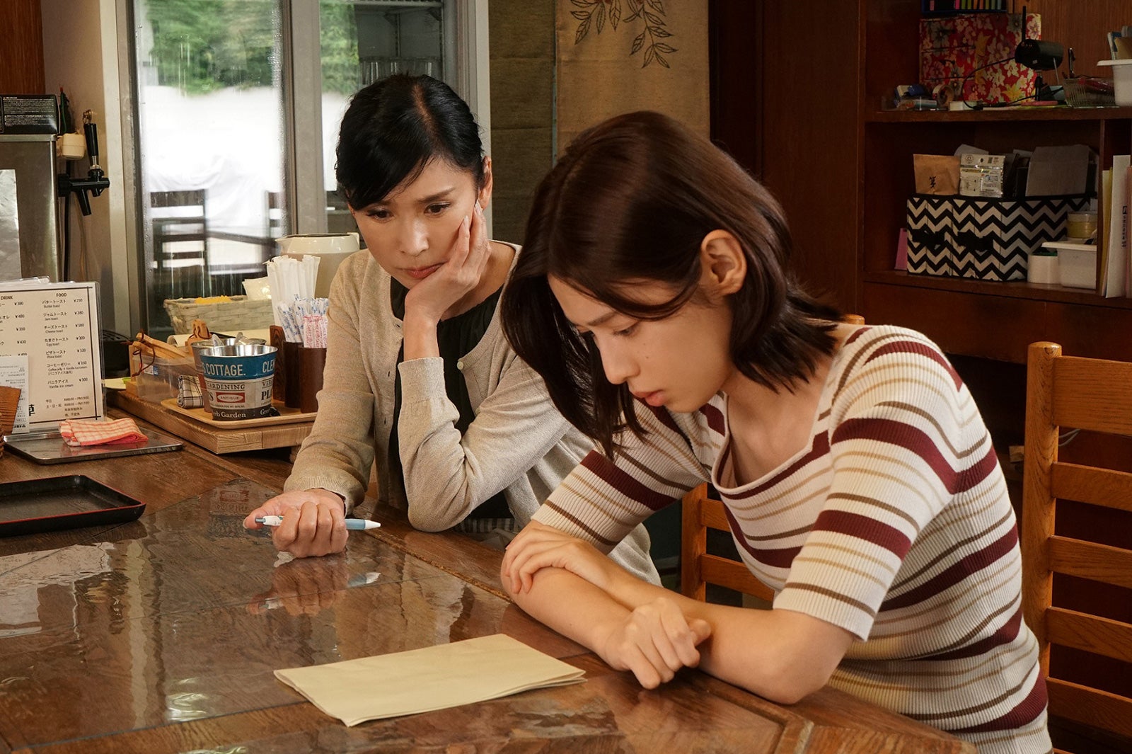 黒木瞳、白石聖（C）東海テレビ