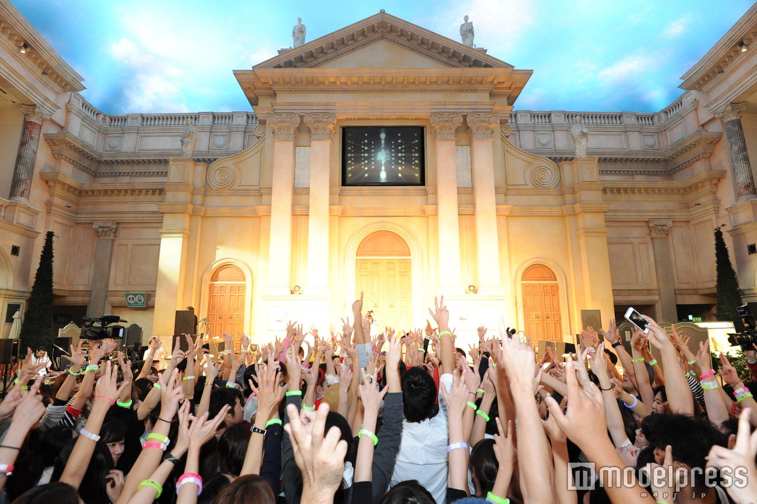 ヨガ×ダンス×音楽の「ヨガレイブ」でストレス発散!お酒なしでナチュラルハイに