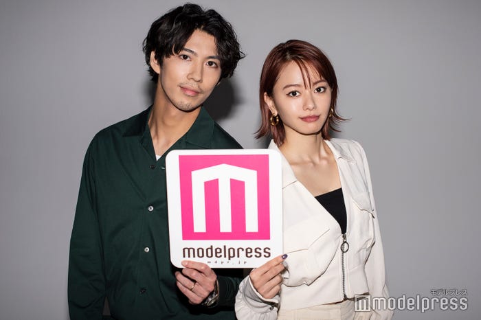 賀来賢人、山本舞香(C)モデルプレス