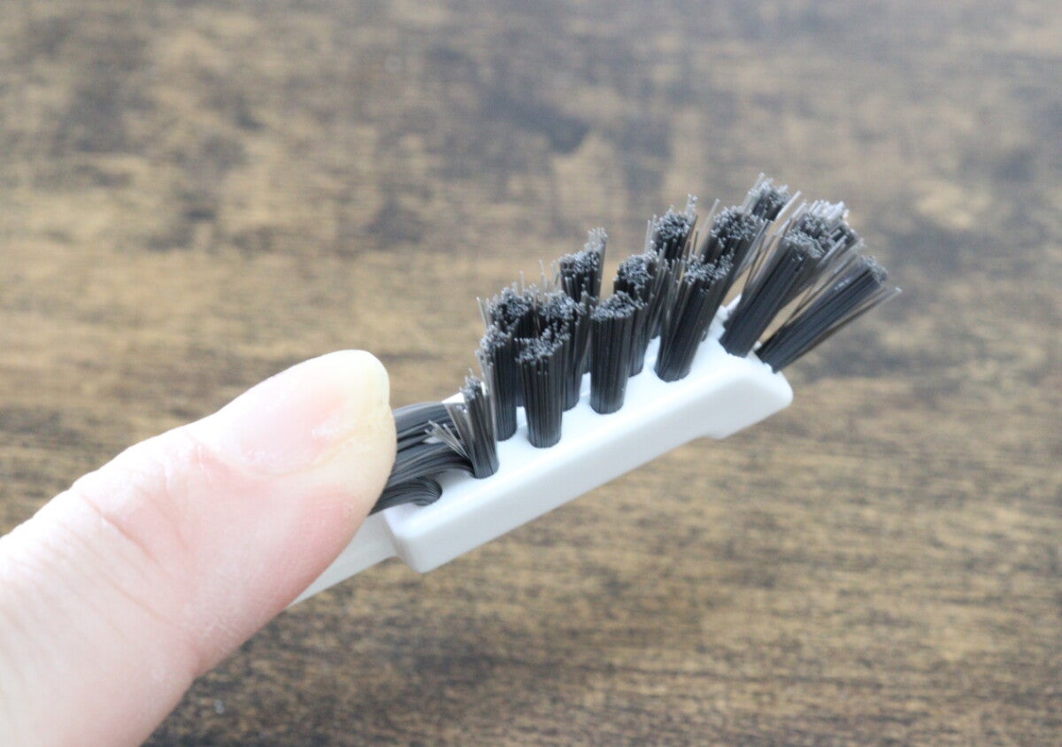 億劫なアレの掃除が快適に！細かい所まで届きやすい100均お掃除グッズ