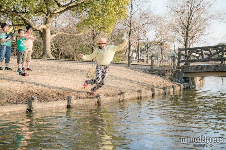 寒さの中挑んだ“池ポチャ”シーン（C）2015 映画「ヒロイン失格」製作委員会