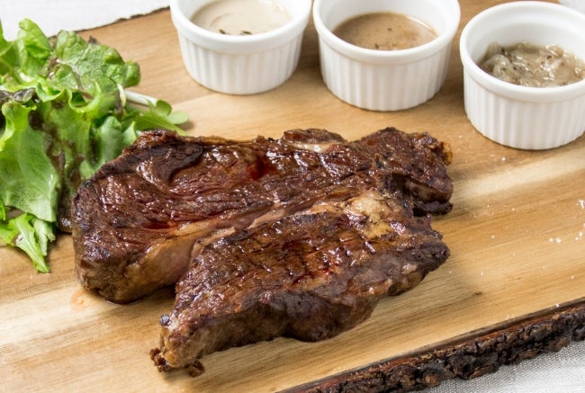 フランス産シャロレー牛のステーキ