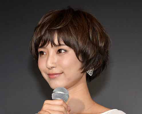 モデルizu、イケメン俳優からの“俺様強引キス”回顧「恥ずかしくって…」