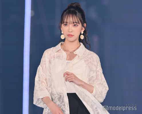 堀未央奈、シースルーシャツから素肌チラリ 涼しげコーデが可愛い<TGC 2023 S/S>