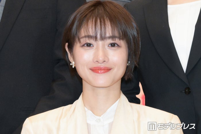 石原さとみ、テレ朝入社式にサプライズ登場 神対応も見せる＜Destiny＞