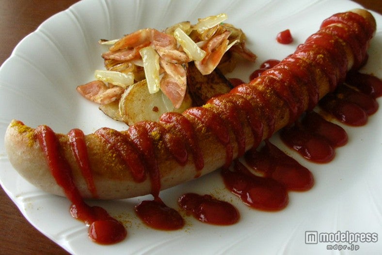 ビールにあう肉料理も／画像提供：明治商工