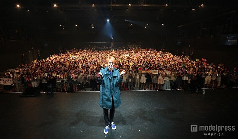 1200人のファンと記念撮影（撮影：平野哲郎）