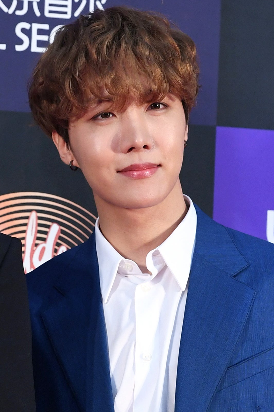 入隊中のBTS・J-HOPE、“陸軍助教”軍服姿を公開「再びファイティンし ...