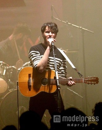 ヴァンパイア・ウィークエンドが熱狂パフォーマンス　グラミー賞を盛り上げる