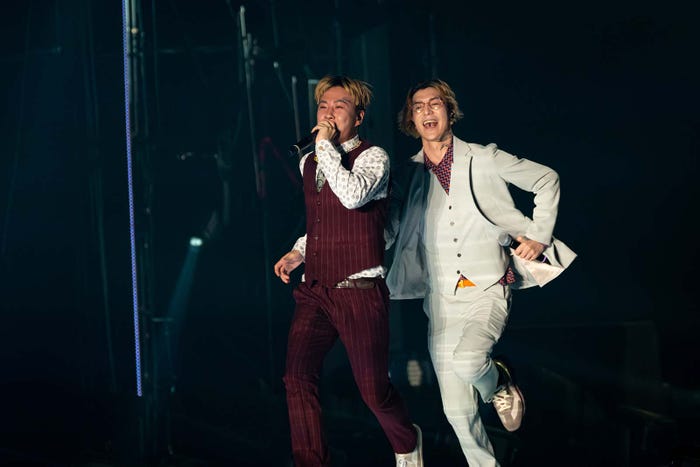 ランウェイを楽しむDJ銀太、DJふぉい/「AGESTOCK2023 -Repezen Foxx TOKYO LIFE- in 国立代々木競技場 第一体育館」の様子(提供写真)