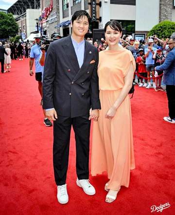 MLB球宴レッドカーペットで「印象に残るドレスを着るのは誰？」公式が特集 昨年の18人に大谷翔平＆真美子夫人、ベストドレス賞の山本由伸も
