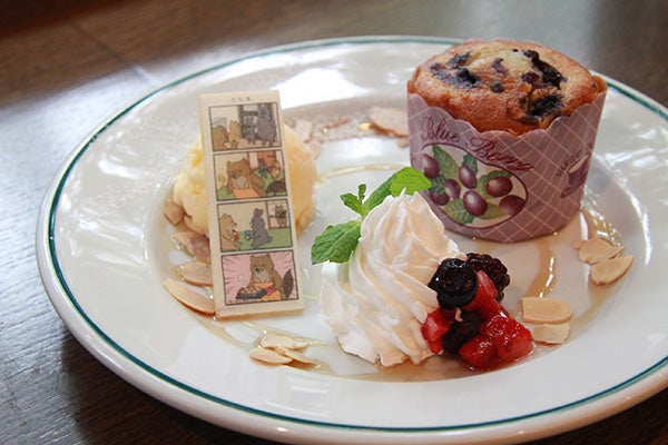 砂岡さん特製ブルーベリーマフィンプレート（C）Q-rais 2017