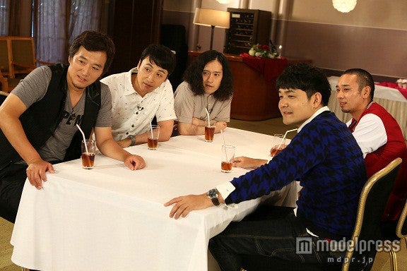 左から時計回り：大鶴義丹、児嶋一哉（アンジャッシュ）、又吉直樹（ピース）、大悟＆ノブ（千鳥）／画像提供：関西テレビ