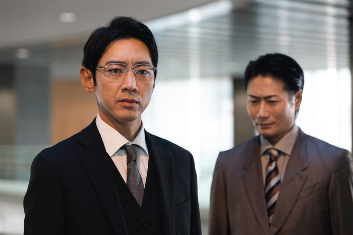 小泉孝太郎、戸次重幸「スタンドUPスタート」第5話より(C)フジテレビ