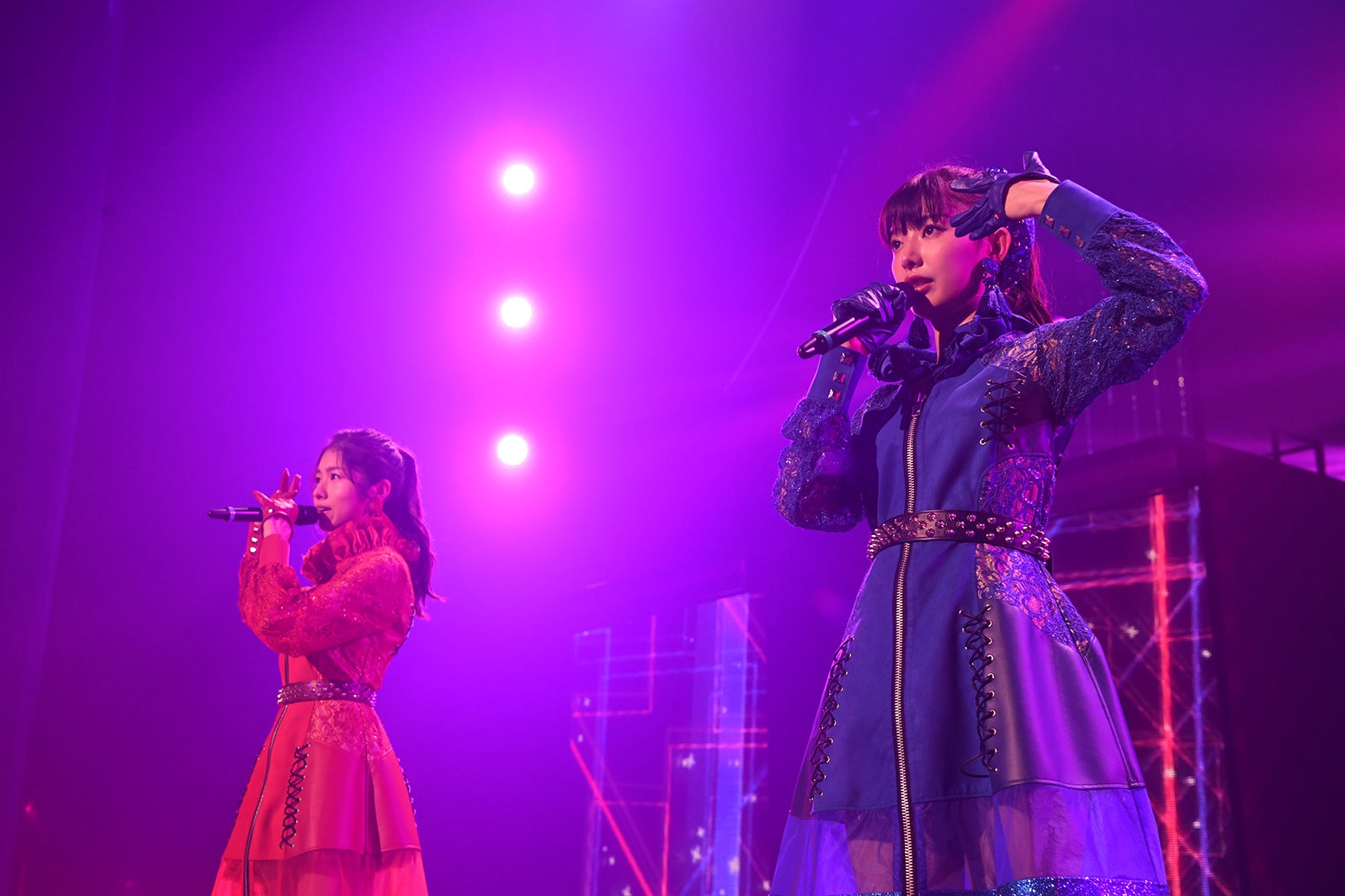 岩立沙穂、武藤十夢（C）AKS