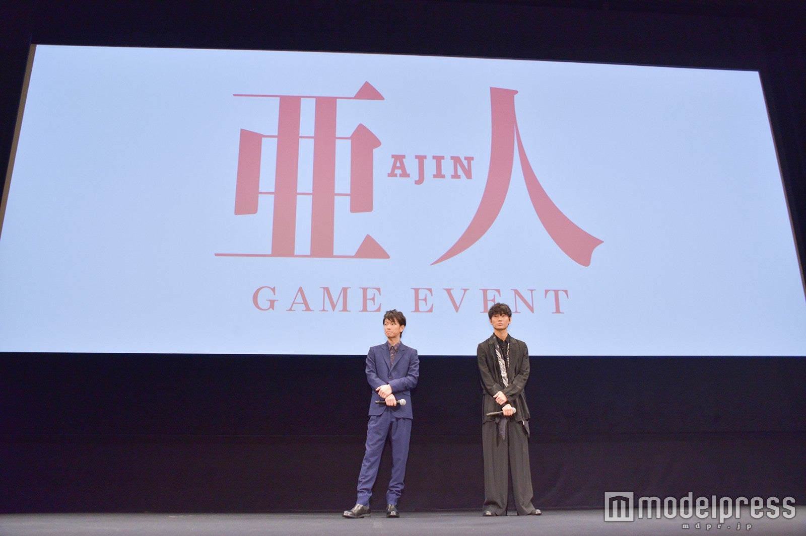 ファンの投票を確認するために正常の位置から（C）モデルプレス