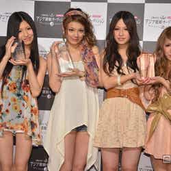 (左から)審査委員特別賞:佐瀬萌奈美さん(16)、グランプリ:福田桃代さん、準グランプリ:矢田玲華さん(14)、三方優加さん(18)