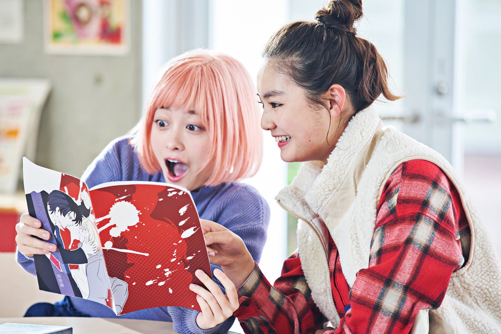 橋本環奈、箭内夢菜（C）浅井蓮次・沢田 新・小学館／「バイオレンスアクション」製作委員会