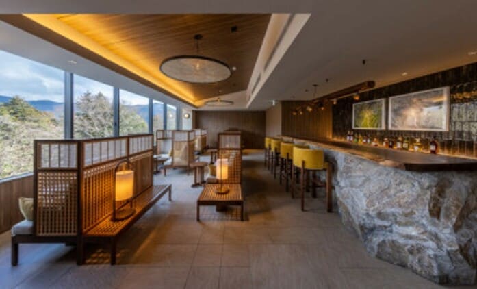 箱根連山を見晴らすロビーラウンジ