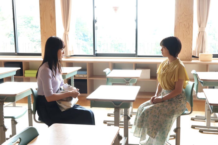 工藤遥、志田未来「ビリオン×スクール」第7話より(C)フジテレビ