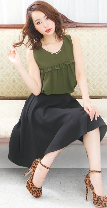 胸元フリルシフォンノースリーブフレアブラウストップス「神戸レタス」2290円（税込）／画像提供：神戸レタス