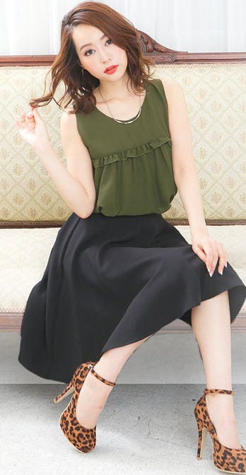 胸元フリルシフォンノースリーブフレアブラウストップス「神戸レタス」2290円(税込)/画像提供:神戸レタス