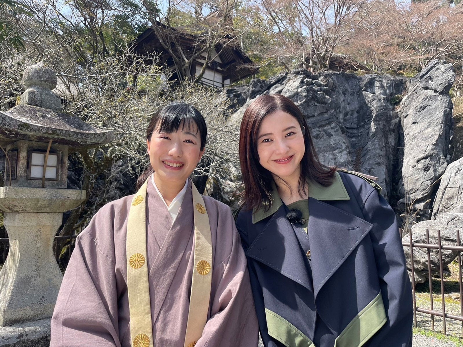 鷲尾龍華、吉高由里子（C）NHK