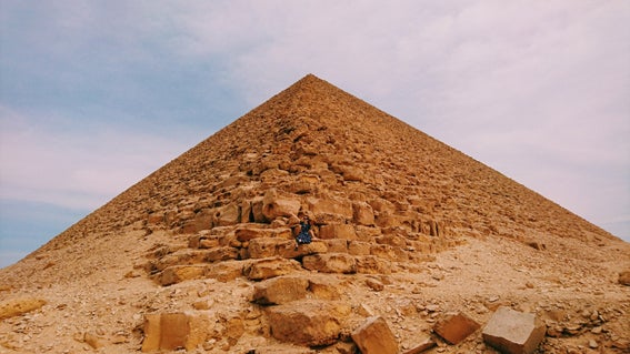 赤のピラミッド／画像提供：所属事務所