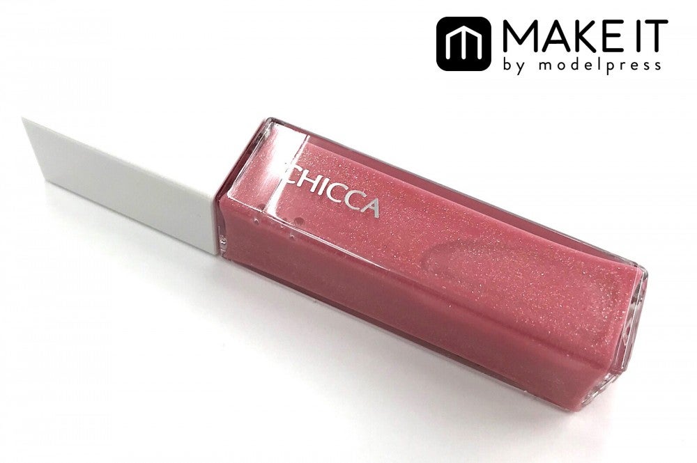 CHICCA／メスメリック グロスオン／12 フラッフィープードル／2,800円（税抜） (C)メイクイット