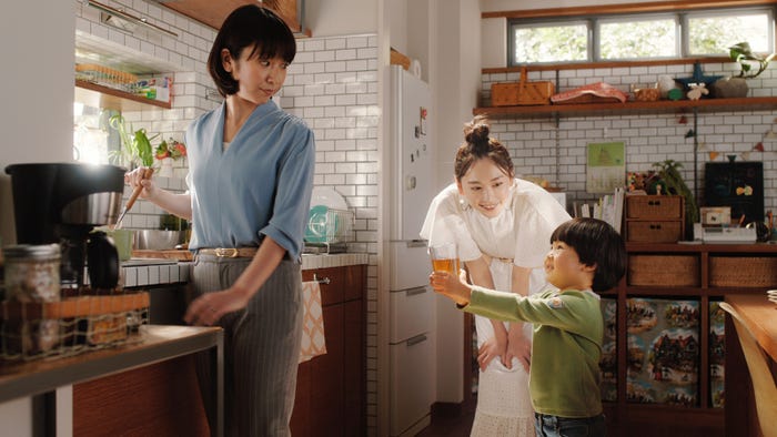 新垣結衣/新テレビCM「登場」編(提供画像)