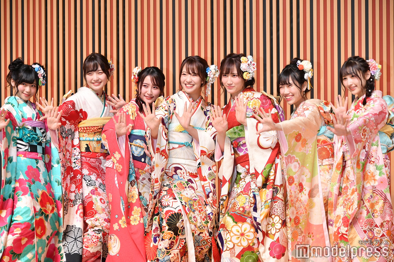 NMB48（左から）菖蒲まりん、佐藤亜海、明石奈津子、小嶋花梨、西澤瑠莉奈、坂本夏海、溝渕麻莉亜（C）モデルプレス