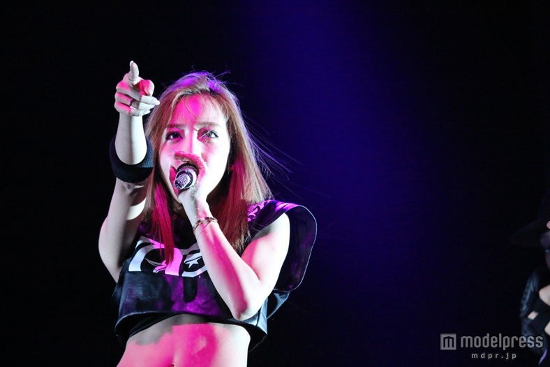 板野友美「私の希望になる」 海外ファン3000人超と一体に