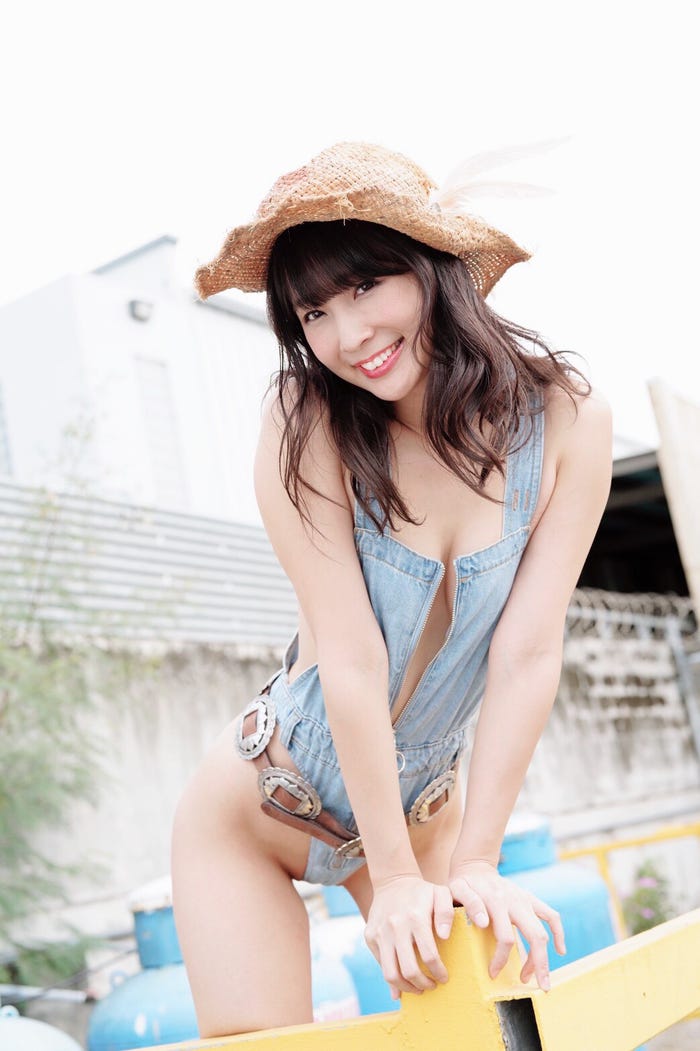 川崎あや/アザーカット(C)LUCKMAN/小学館・週刊ビッグコミックスピリッツ