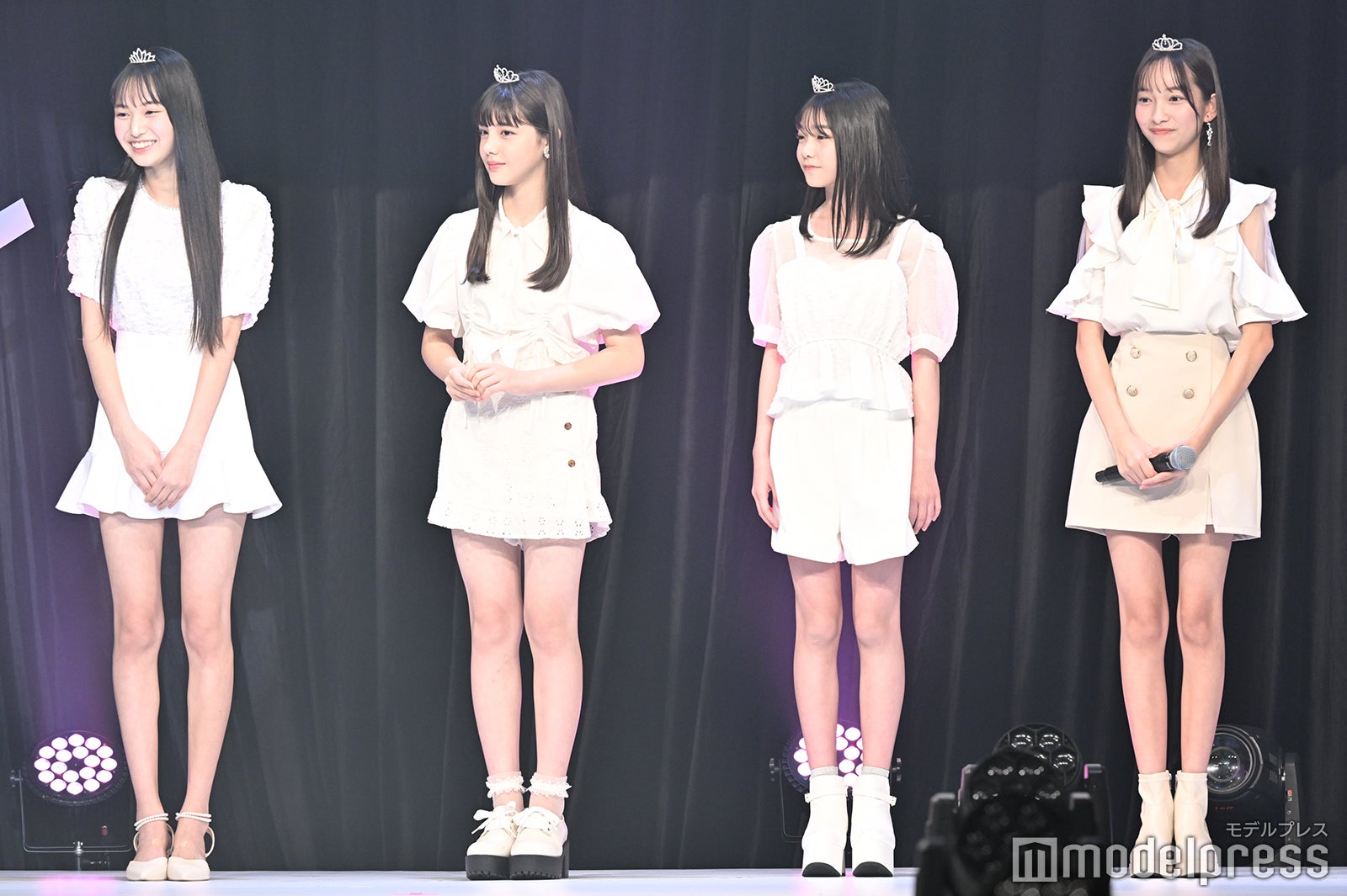 （左から）十文字陽菜、松尾そのま、梨里花、上妻美咲（C）モデルプレス