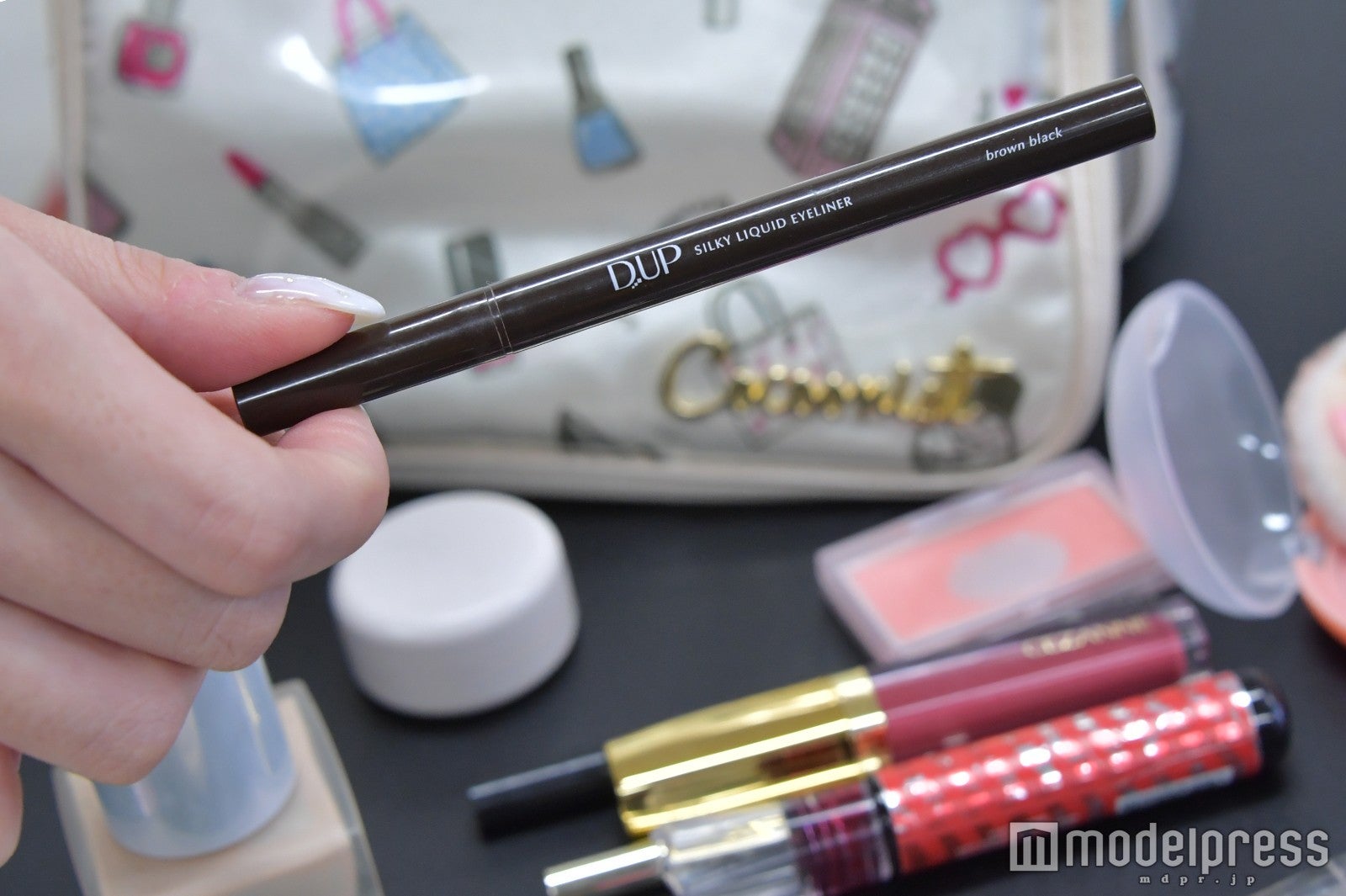 「ラインは長めに引いて目の横幅を広げます」 （C）モデルプレス